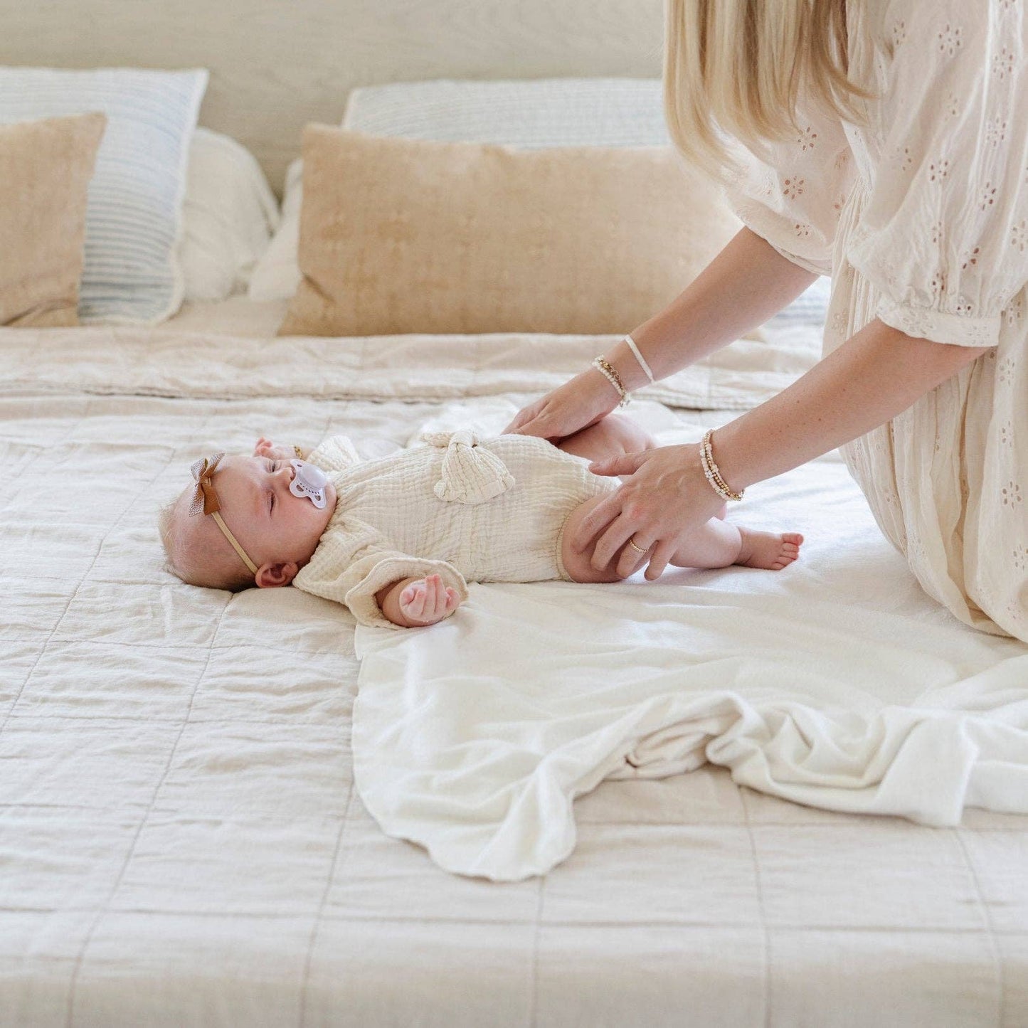 Saranoni - MINKY STRETCH LUXE SWADDLE/BLANKET: Mushroom