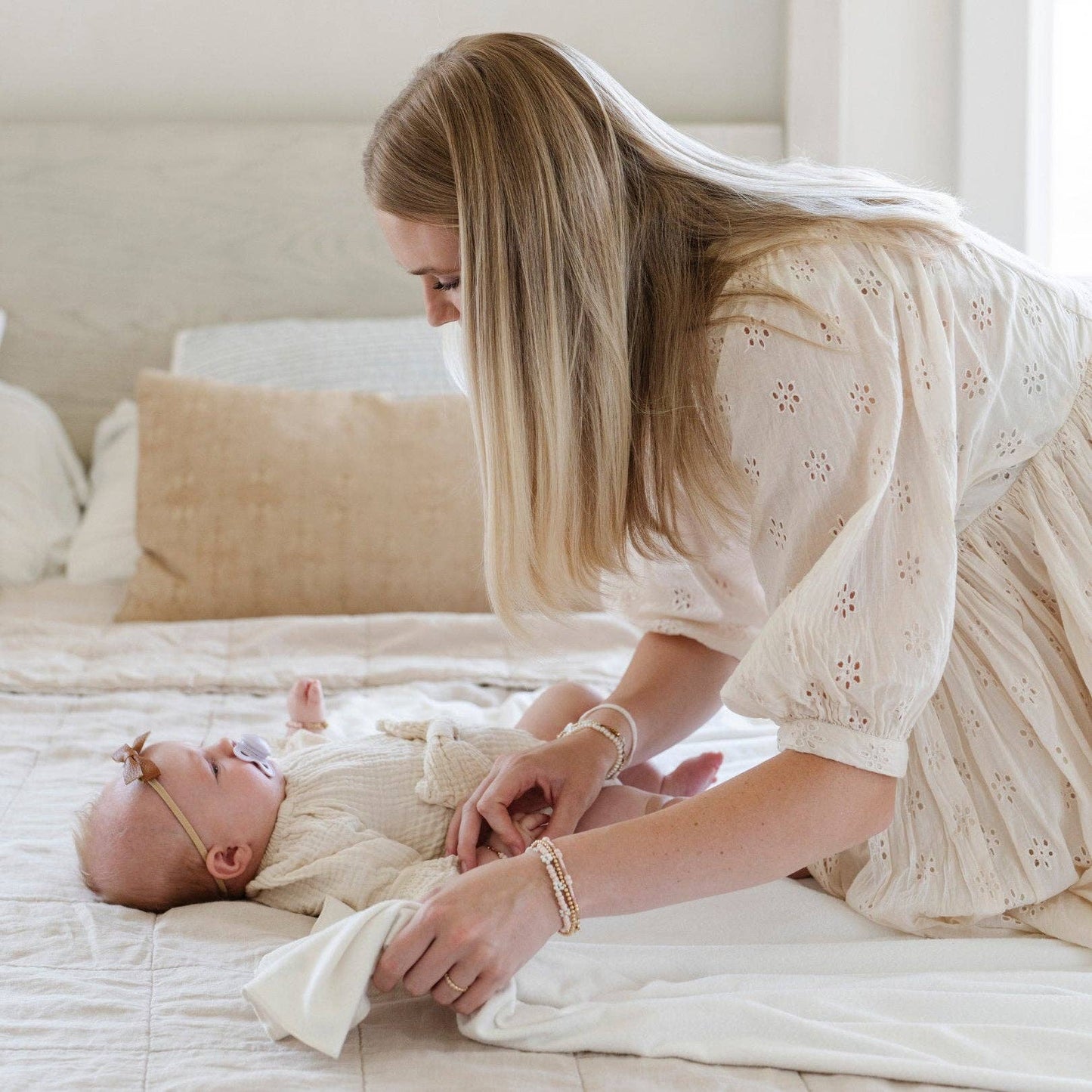 Saranoni - MINKY STRETCH LUXE SWADDLE/BLANKET: Mushroom