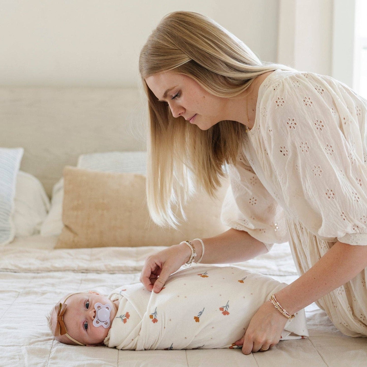 Saranoni - MINKY STRETCH LUXE SWADDLE/BLANKET: Apple