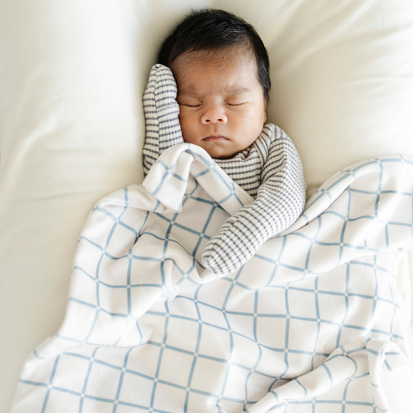Saranoni - MINKY STRETCH RECEIVING BLANKETS: Grid