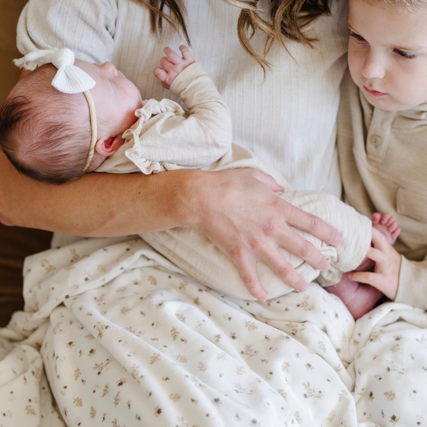 Saranoni - MINKY STRETCH RECEIVING BLANKETS: Grid