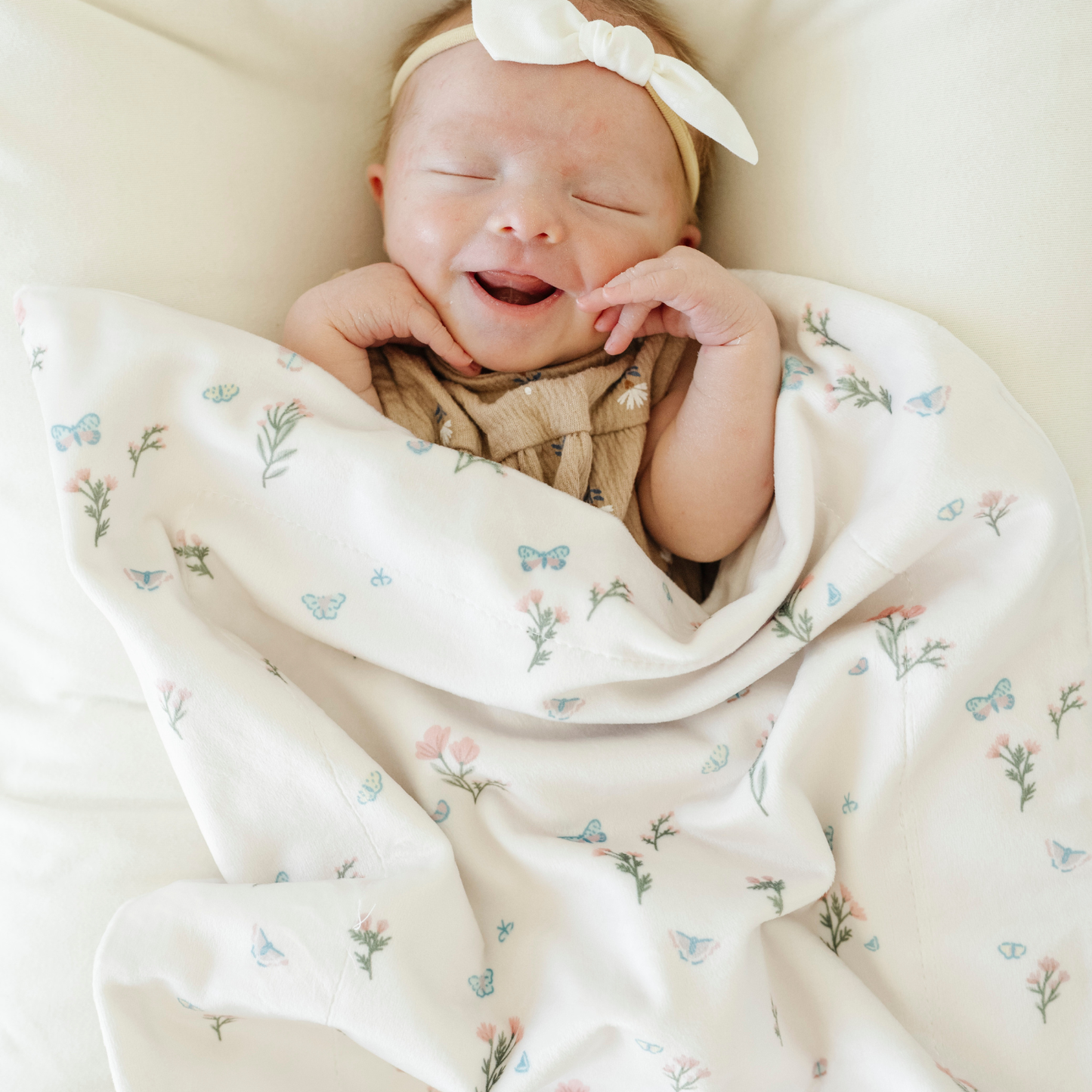 Saranoni - MINKY STRETCH RECEIVING BLANKETS: Secret Garden